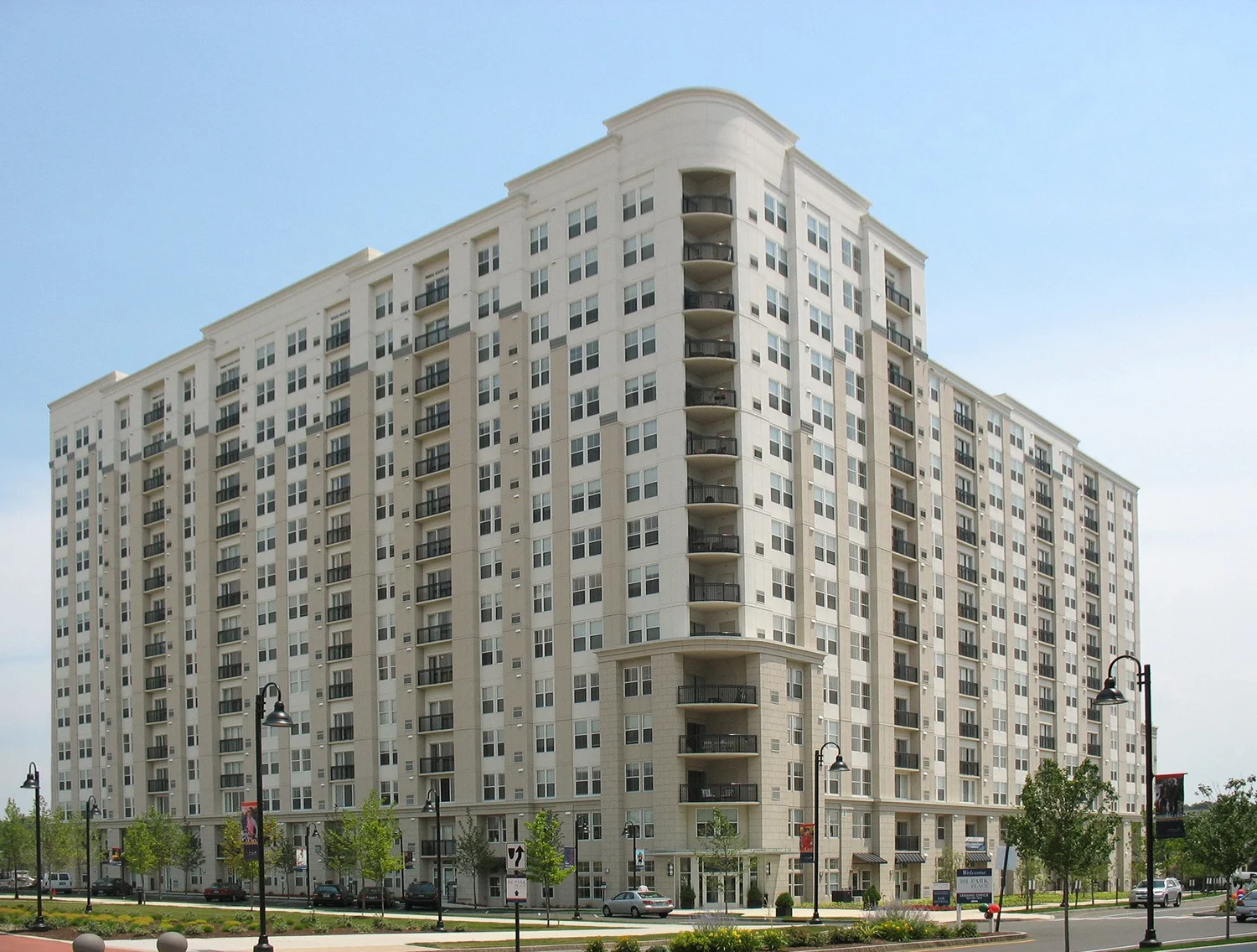 MF+HR 08013 101+Park+Place+C7 Exterior+Corner+View Fixed+Perspective Color+Corrected Small