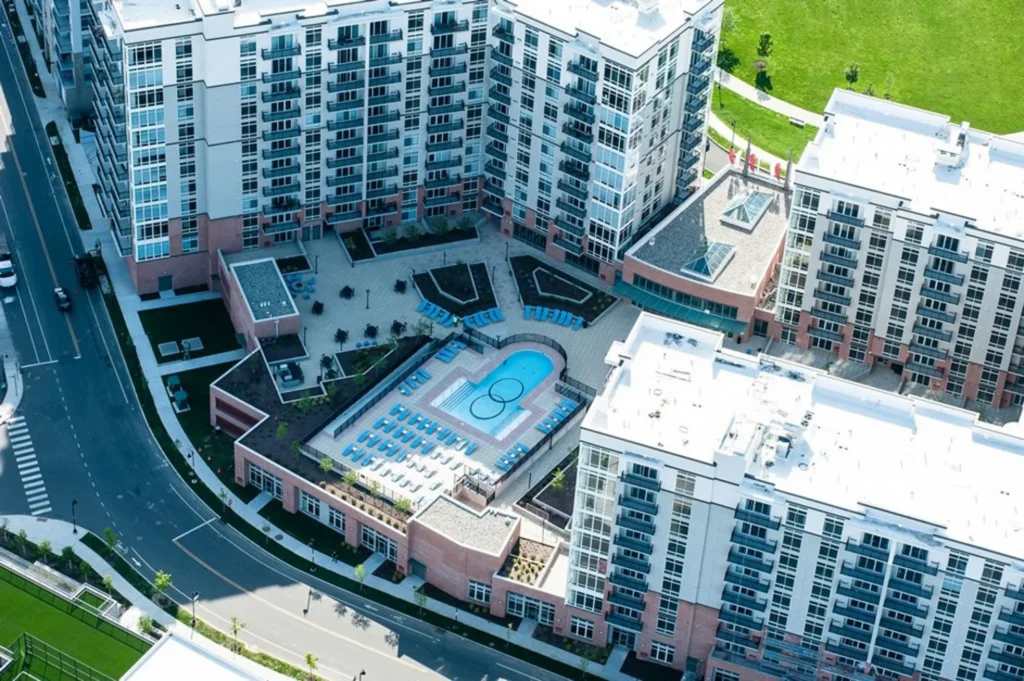 Pool+Plaza