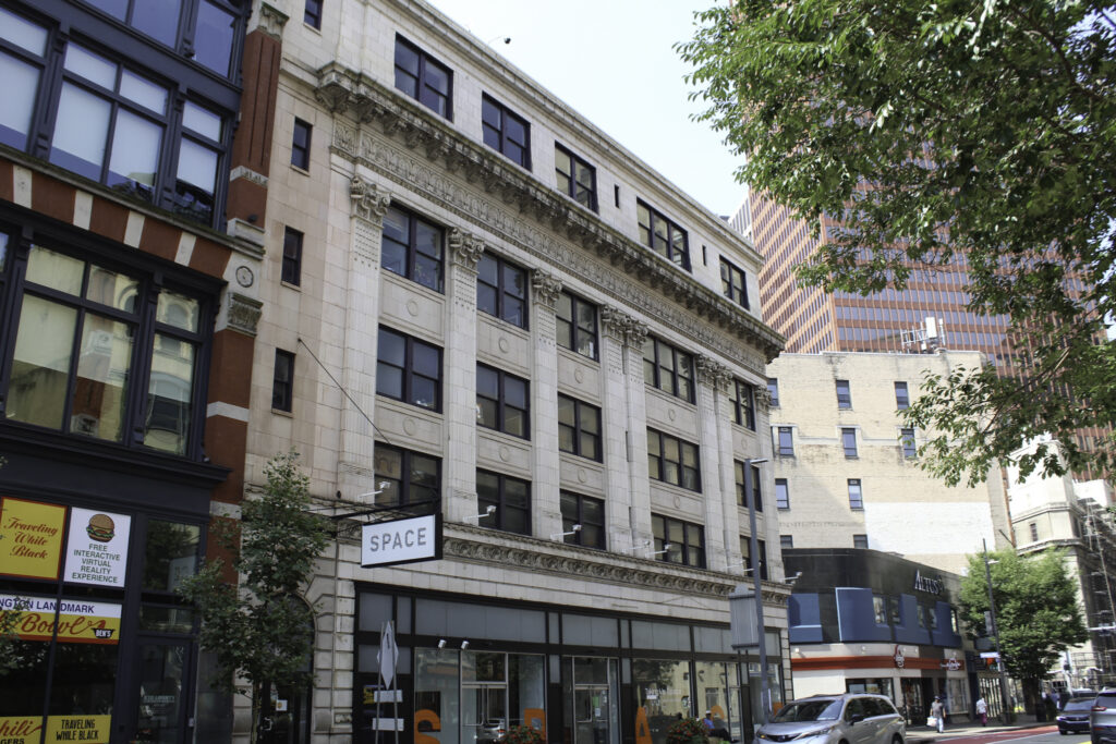 S 230267 812 Liberty facade Small 4