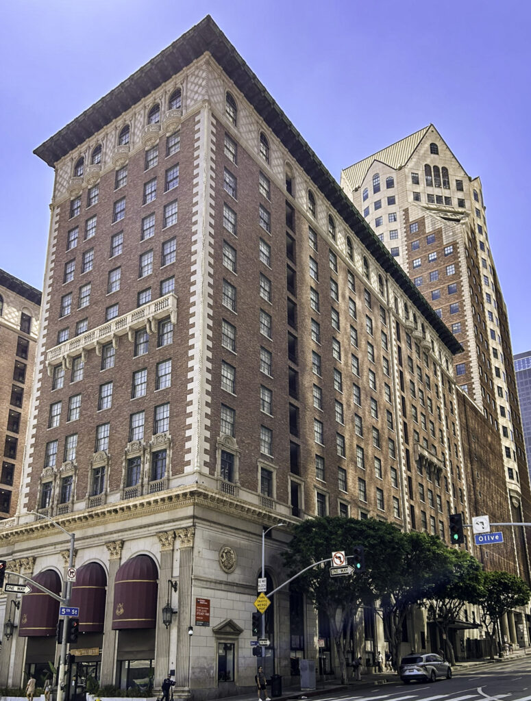 S 510032 05 Biltmore LA facade Small 03
